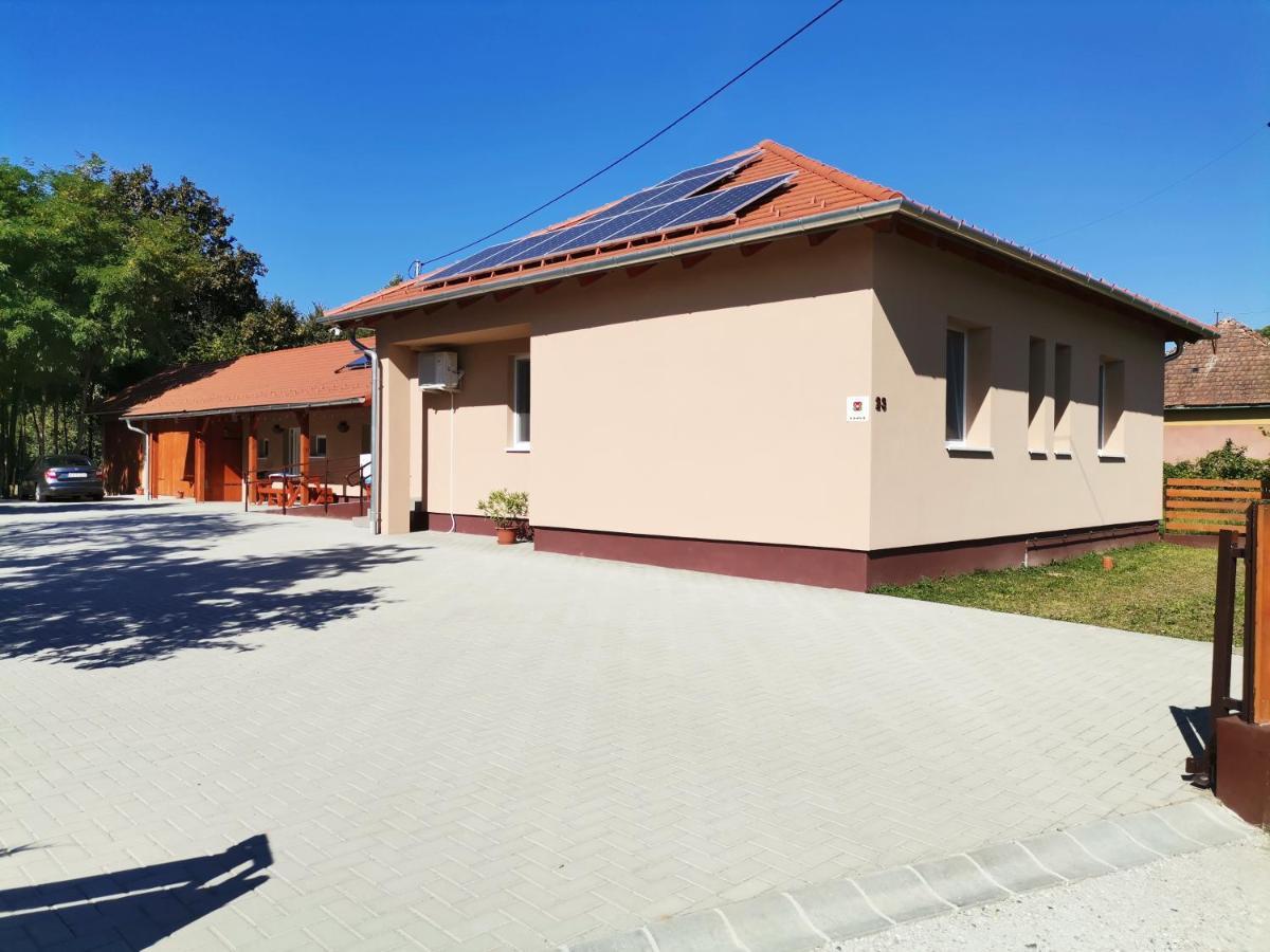 Okerka Vendeghaz Apartment Csesztreg ภายนอก รูปภาพ