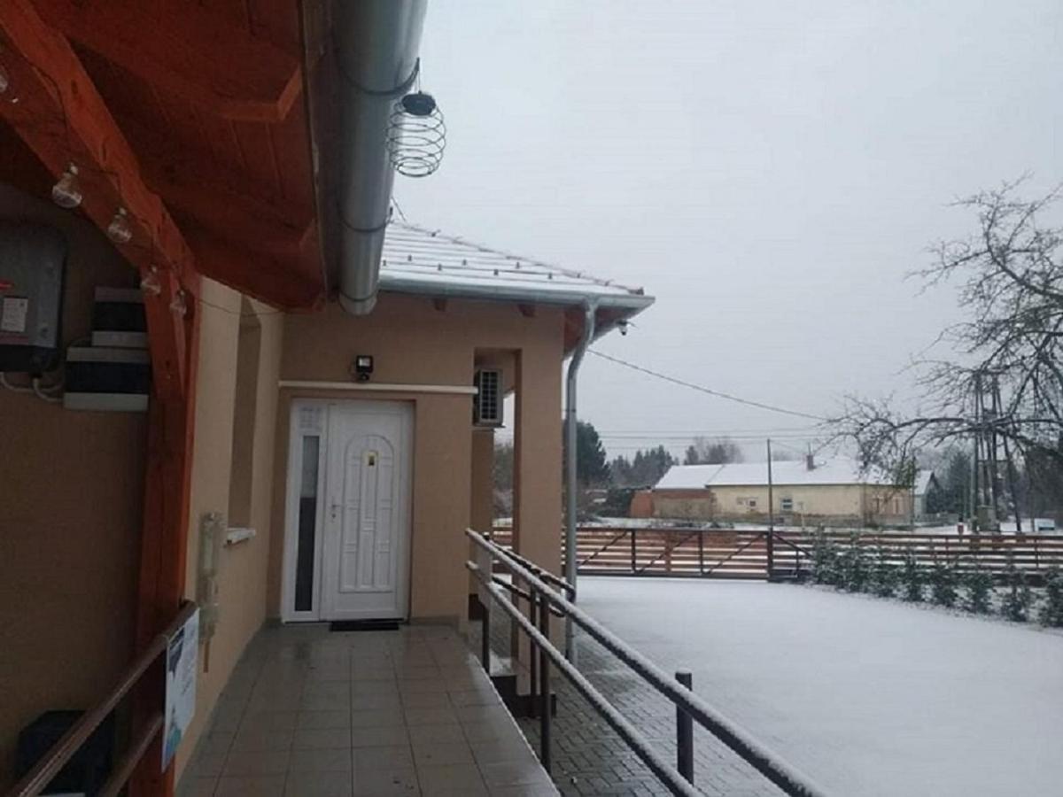Okerka Vendeghaz Apartment Csesztreg ภายนอก รูปภาพ