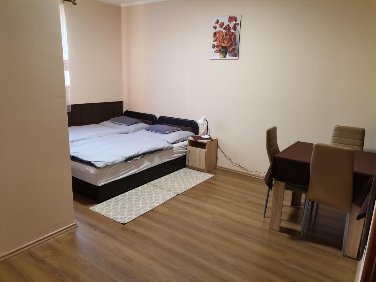 Okerka Vendeghaz Apartment Csesztreg ภายนอก รูปภาพ