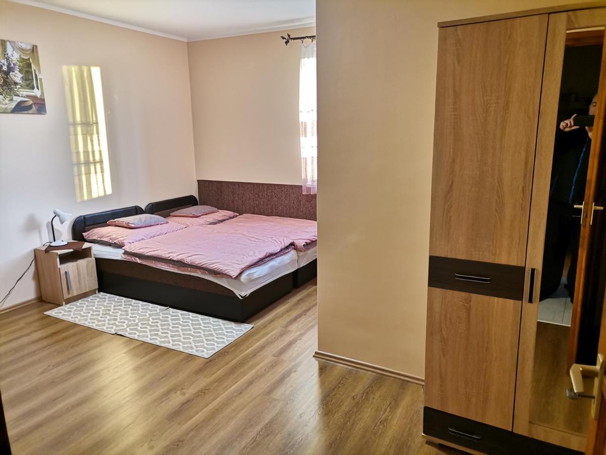 Okerka Vendeghaz Apartment Csesztreg ภายนอก รูปภาพ